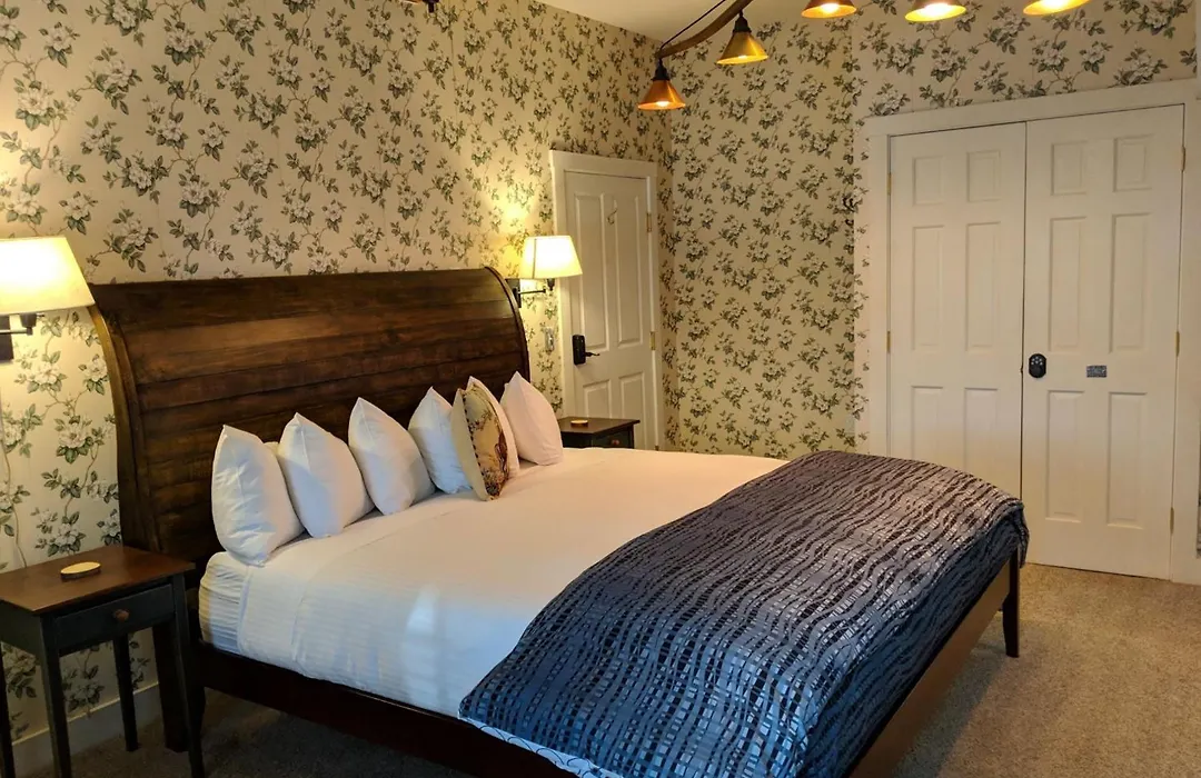 Heart Of The Village Bed & Breakfast In Shelburne Vt-1